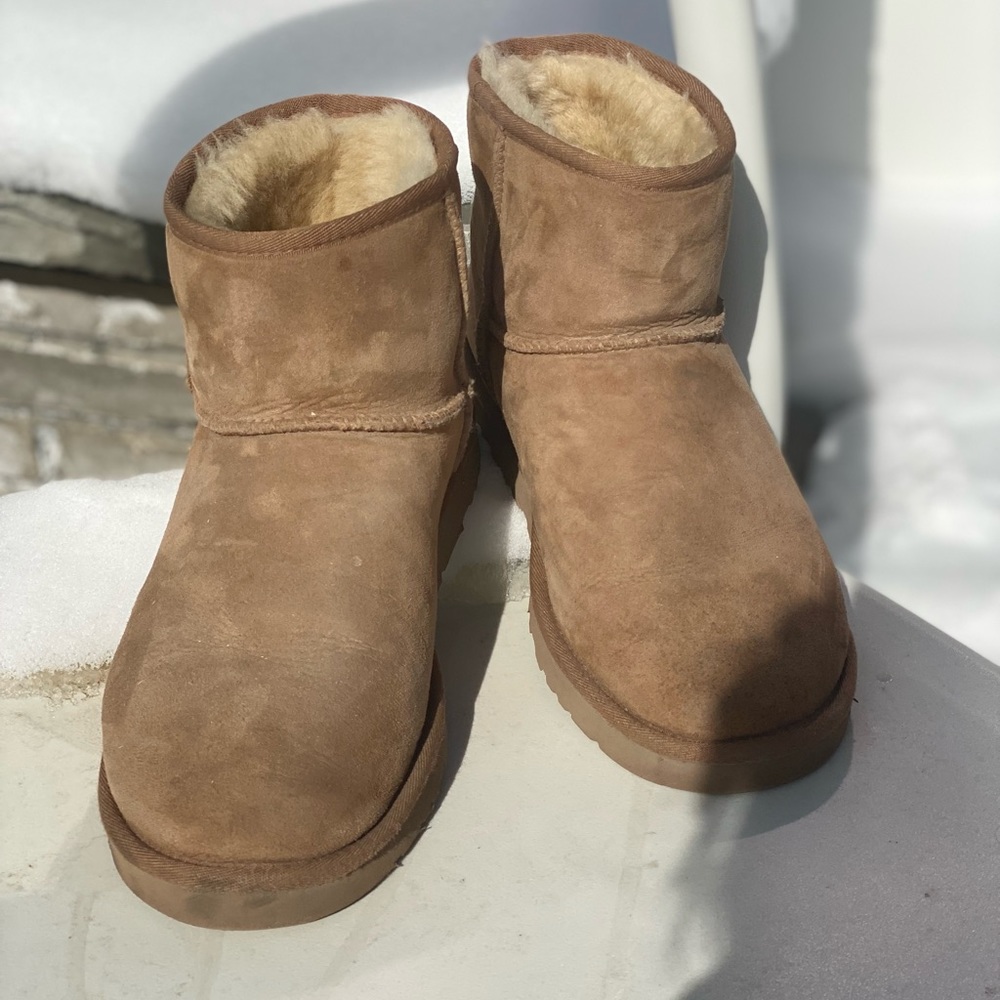 Authentic barely used classic short Ugg boot